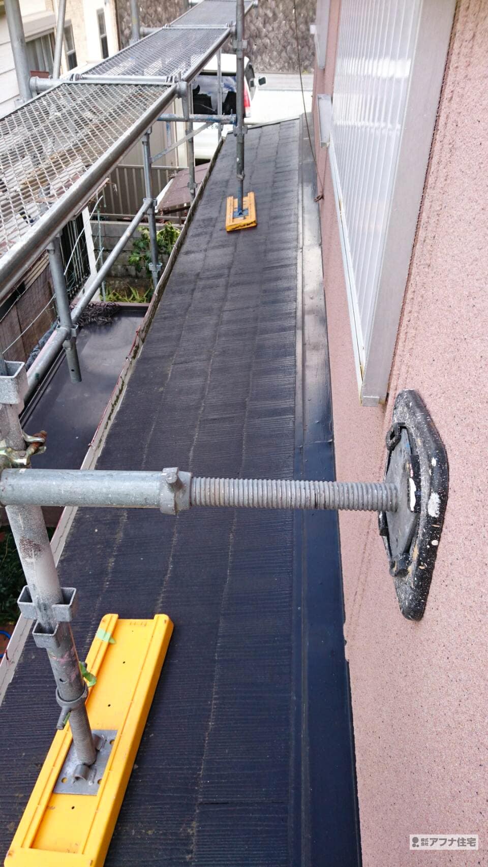 アフナ住宅｜スレート屋根ガルバリウムカバー工事20年保証施行前写真