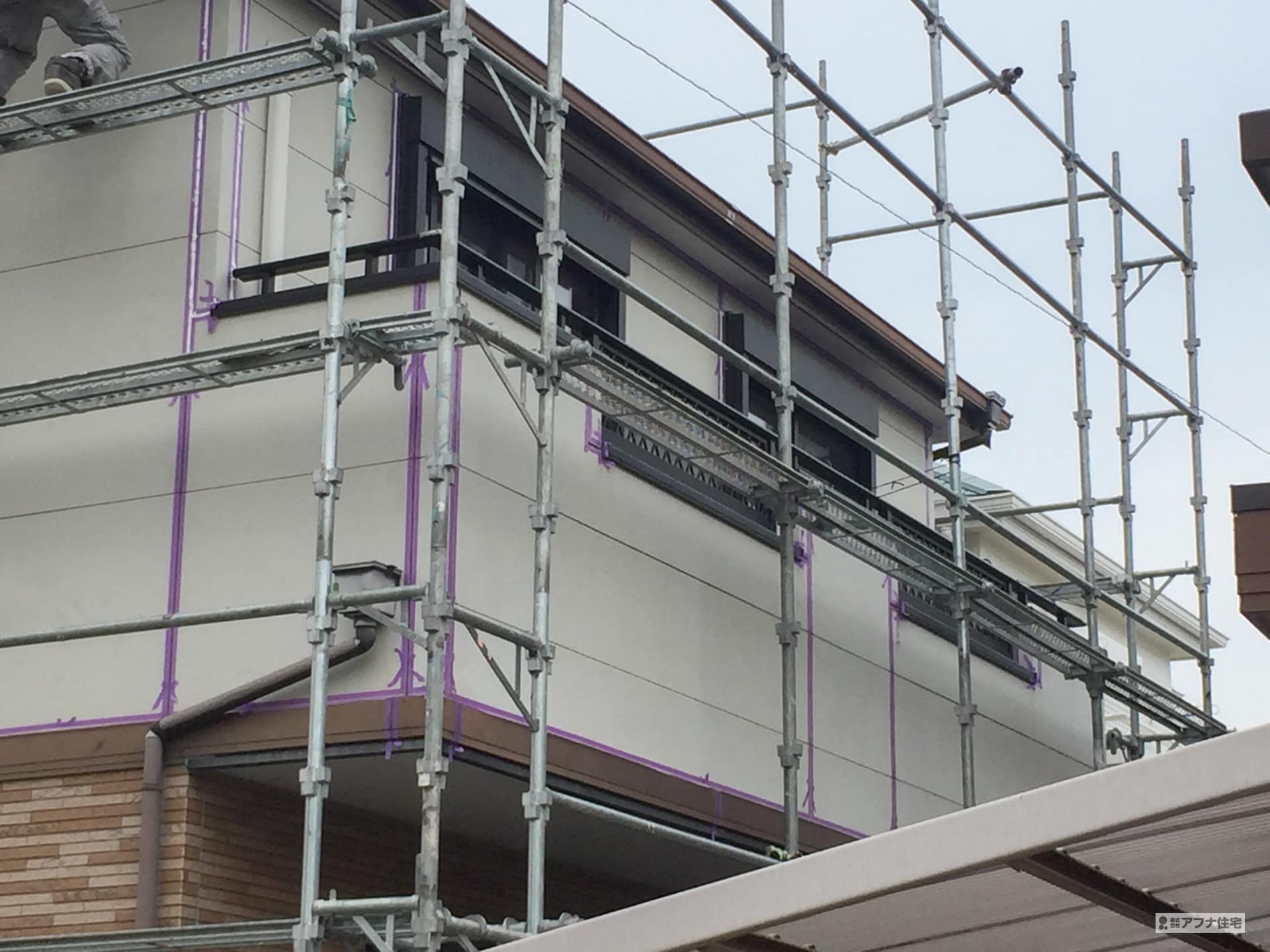 アフナ住宅|外壁塗装・上段シリコン塗装・下段クリア塗装・目地打ち直し工事・屋根遮熱塗装工事前写真