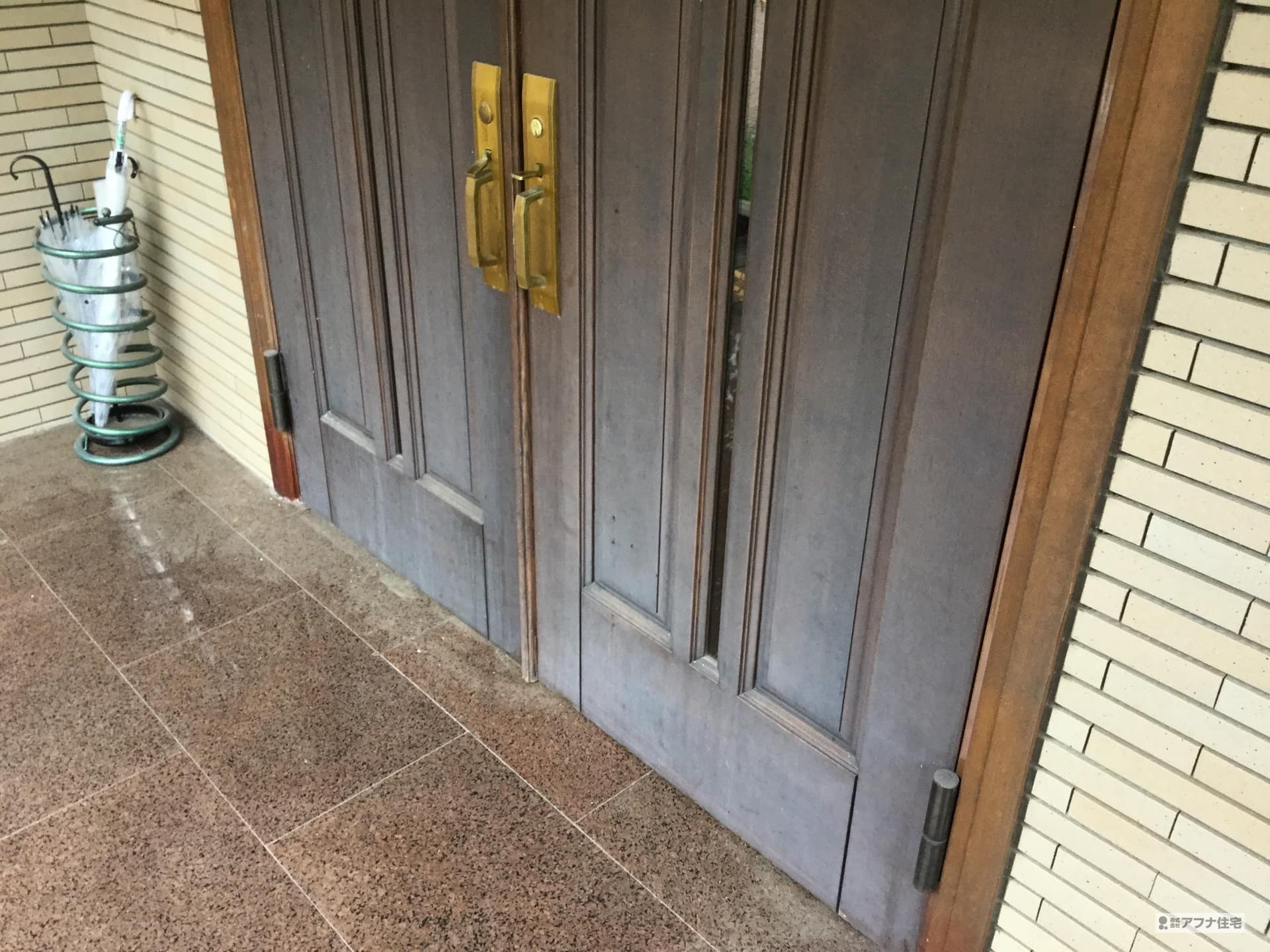 玄関ドア特殊塗装工事前写真|アフナ住宅