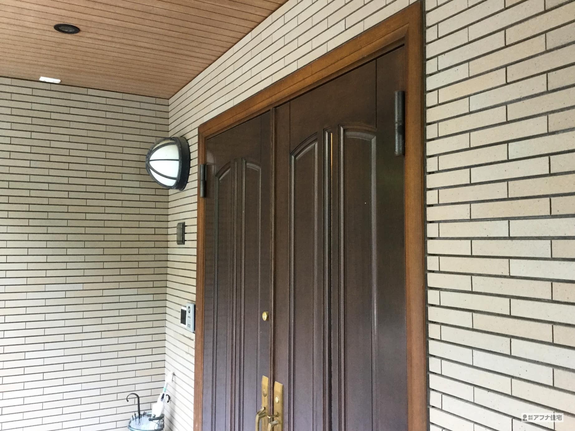 玄関ドア特殊塗装工事前写真|アフナ住宅