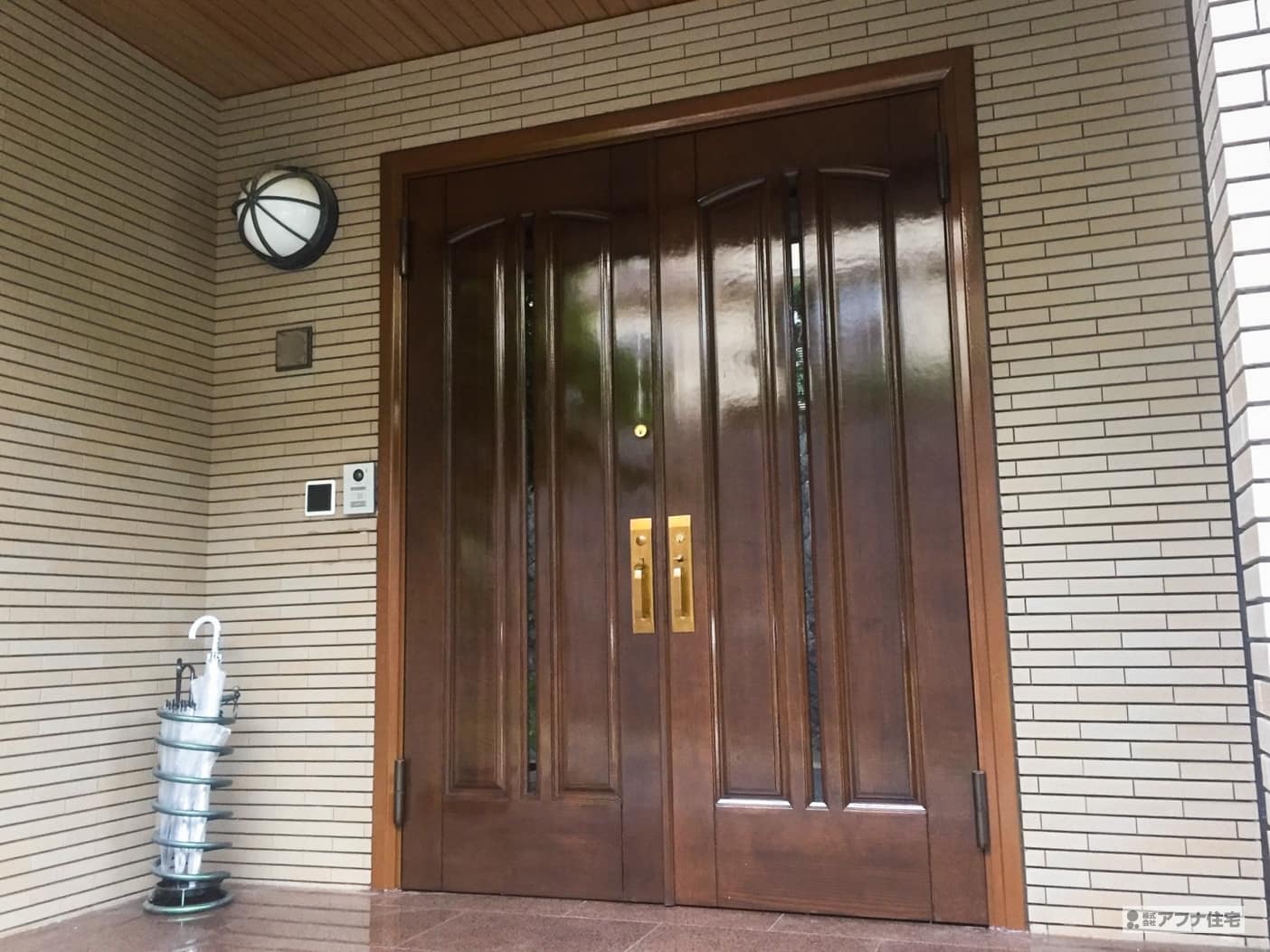 玄関ドア特殊塗装工事施工事例|アフナ住宅