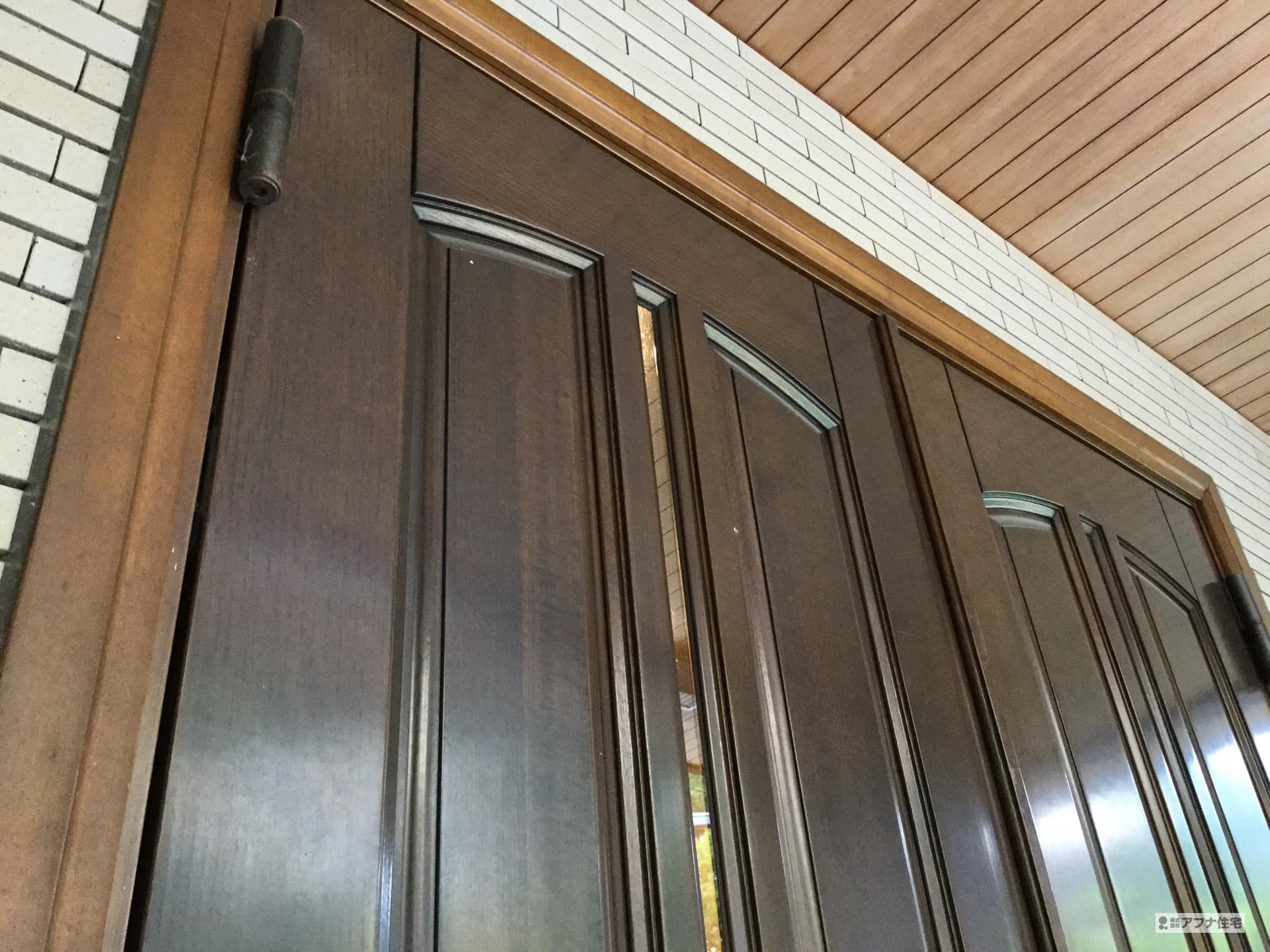 玄関ドア特殊塗装工事前写真|アフナ住宅