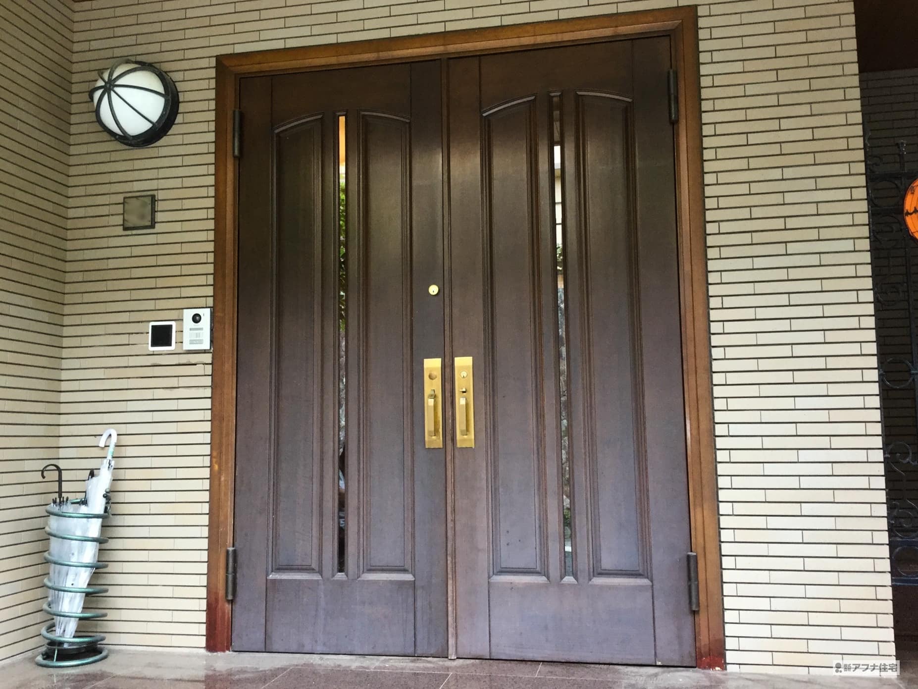 玄関ドア特殊塗装工事前写真|アフナ住宅